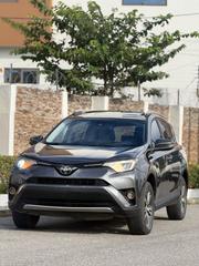 Toyota Corolla XLE (1.8L 4cyl 2A) 2018 Silver for sale