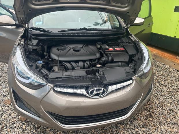 Hyundai Elantra Limited Sedan FWD (1.8L 4cyl 6A) 2016 Brown