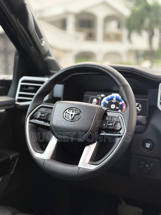 Toyota Tundra Limited CrewMax 4WD SB w/5.5' Bed 2025 Blue