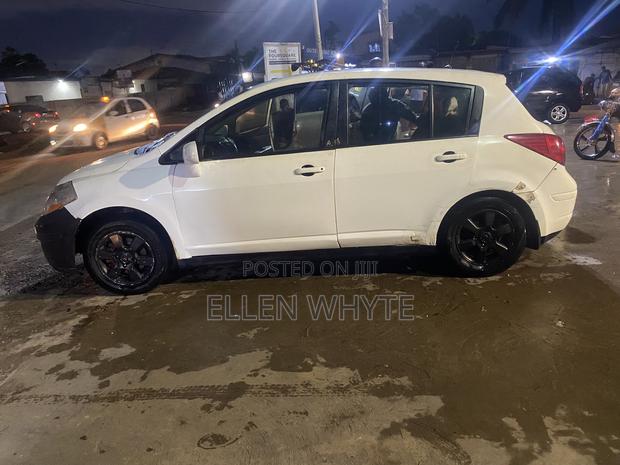 Nissan Versa 1.8 SL Hatchback 2007 White