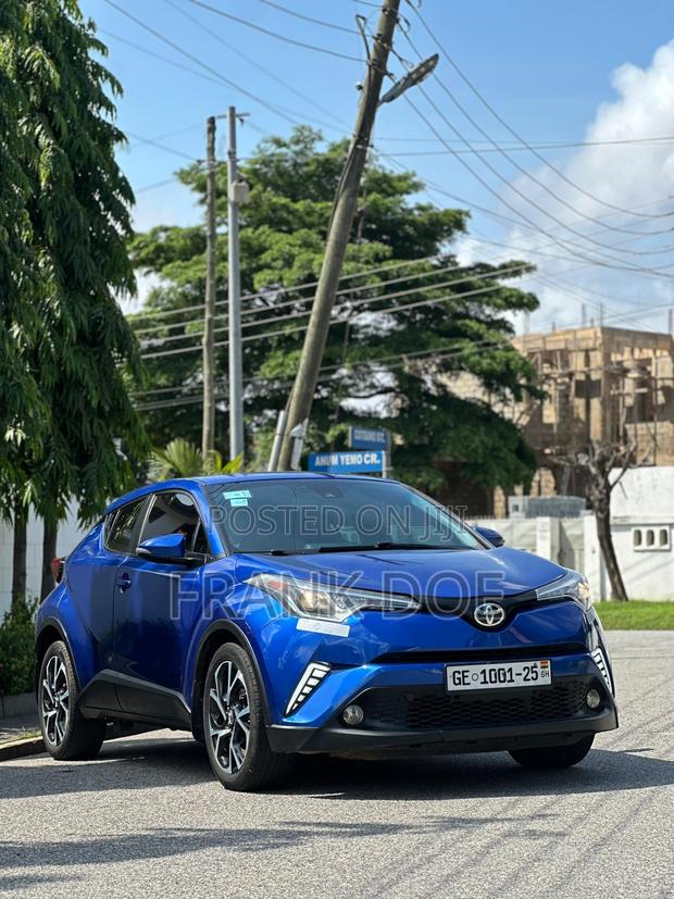 Toyota C-HR 2017 Blue