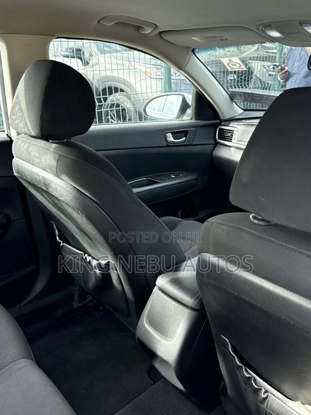 Kia Optima LX 4dr Sedan FWD (2.4L 4cyl 6M) 2017 Silver