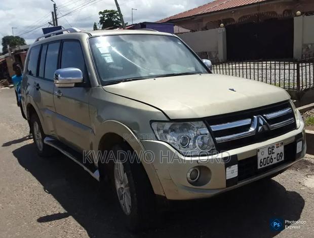 Mitsubishi Pajero 2009 Silver