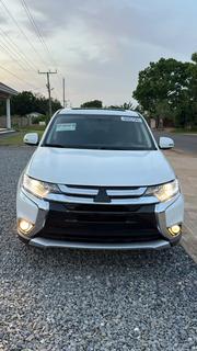 Mitsubishi Outlander 2017 White for sale