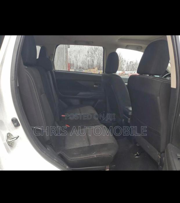 Mitsubishi Outlander 2017 White
