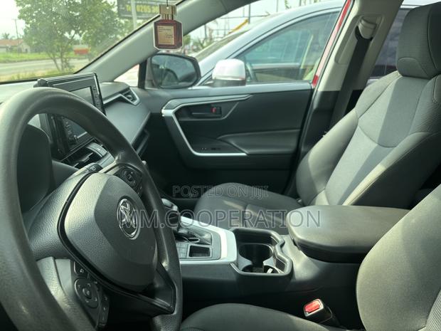 Toyota RAV4 LE AWD 2019 Red