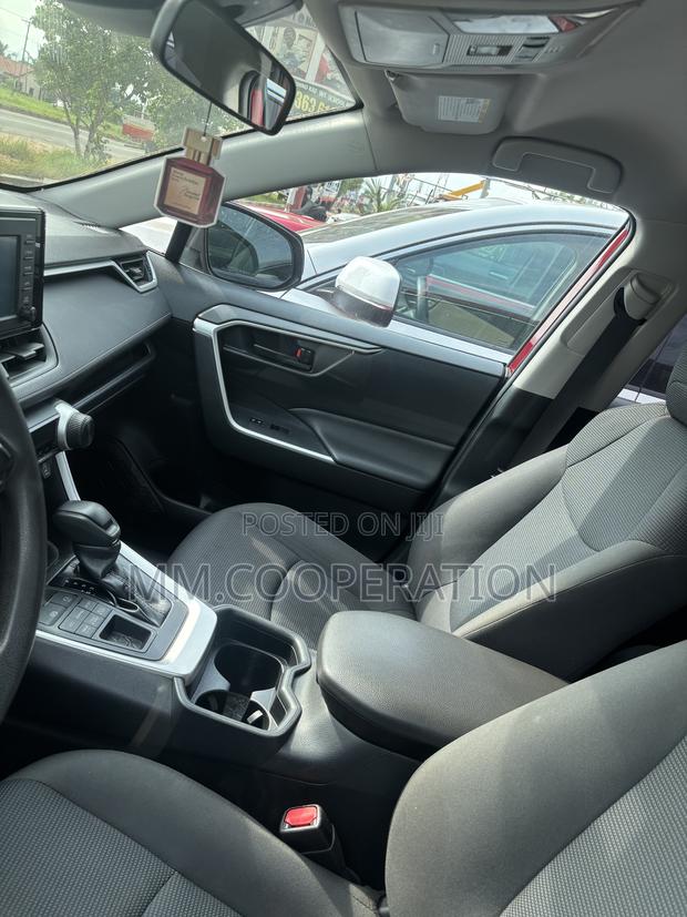 Toyota RAV4 LE AWD 2019 Red