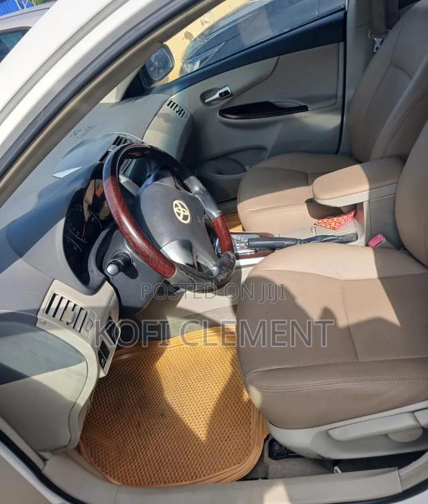 Toyota Corolla 2012 White