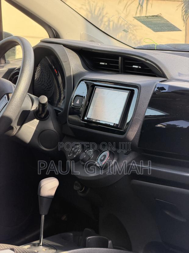 Toyota Vitz 1.3 AWD 5dr 2017 White