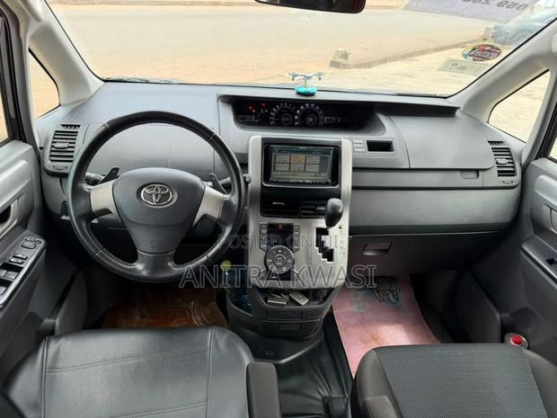 Toyota Voxy 2013 Black