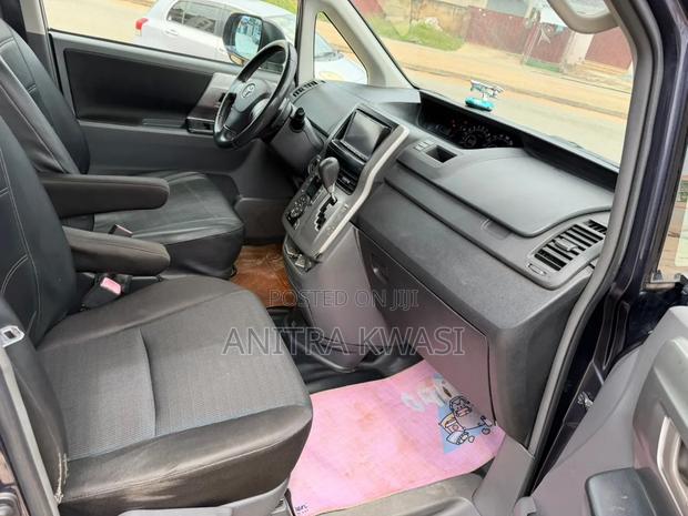 Toyota Voxy 2013 Black