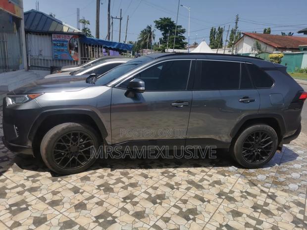 Toyota RAV4 2021 Gray