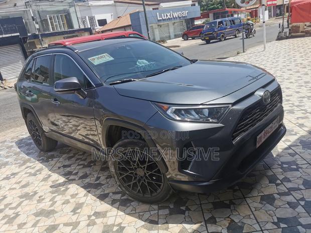 Toyota RAV4 2021 Gray