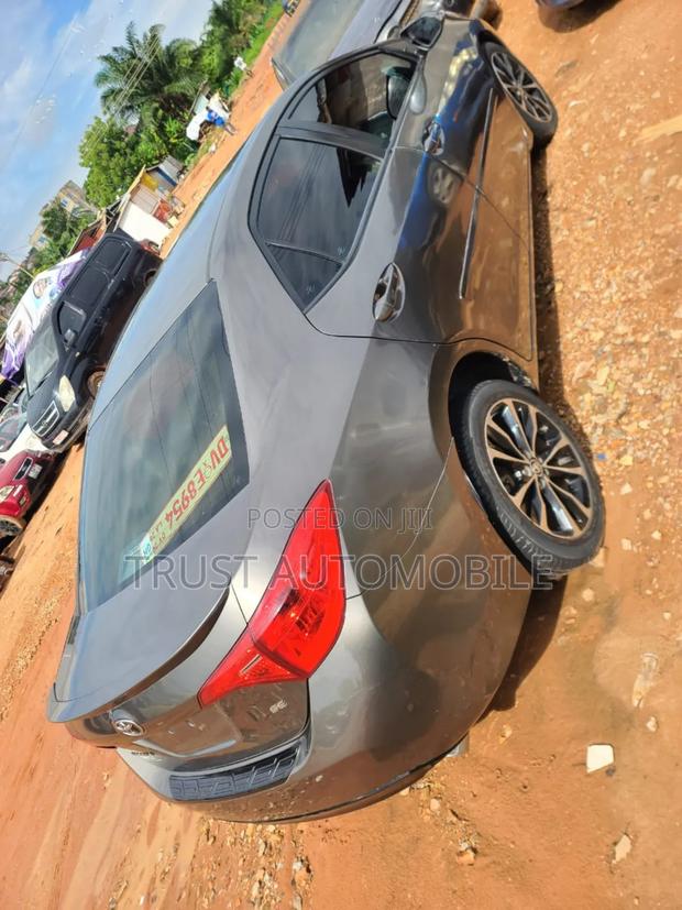 Toyota Corolla SE 4dr Sedan (1.8L 4cyl CVT) 2017 Gray