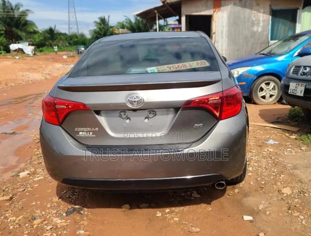 Toyota Corolla SE 4dr Sedan (1.8L 4cyl CVT) 2017 Gray