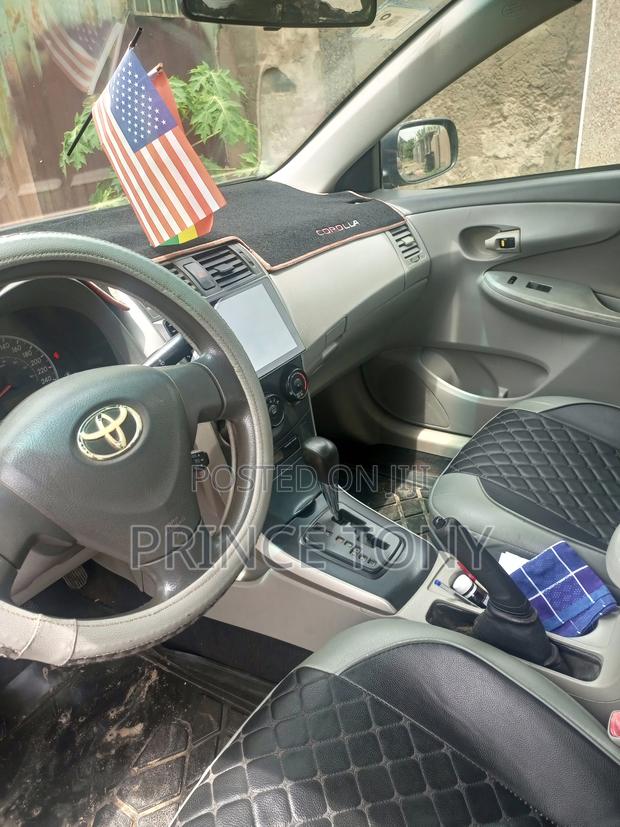 Toyota Corolla 2010 Gray