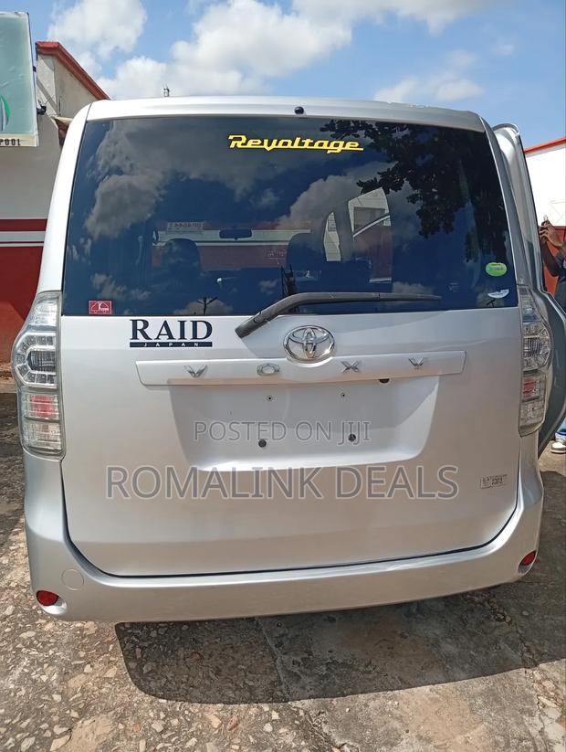Toyota Voxy 2013 Silver