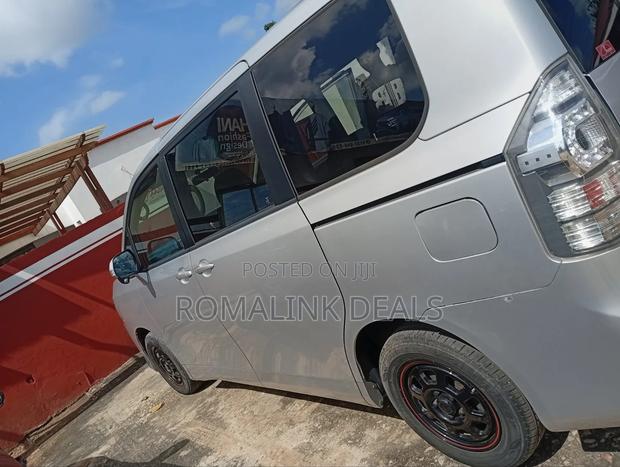 Toyota Voxy 2013 Silver