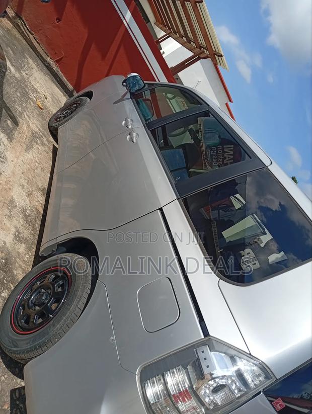 Toyota Voxy 2013 Silver