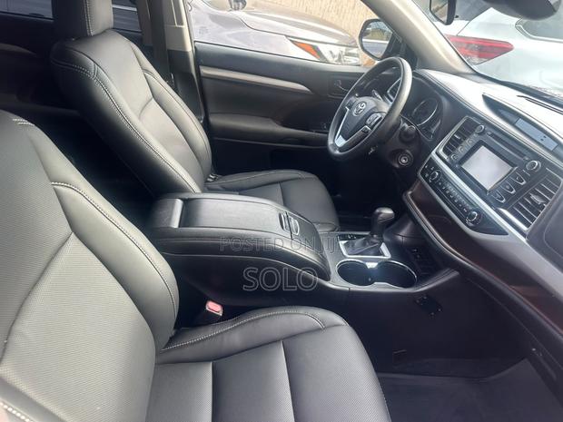 Toyota Highlander LE 4x2 (2.7L 4cyl 6A) 2017 Maroon