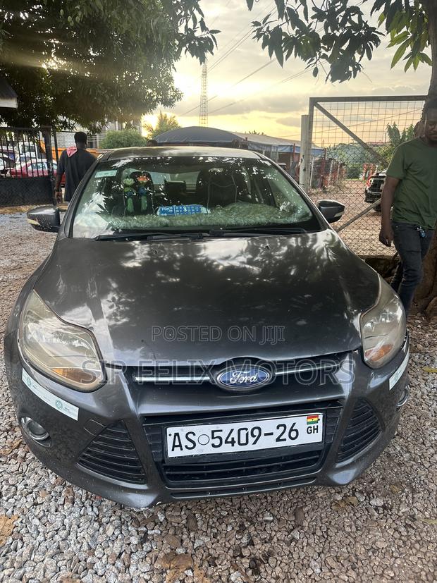 Ford Focus S 4dr Sedan (2.0L 4cyl 5M) 2014 Gray
