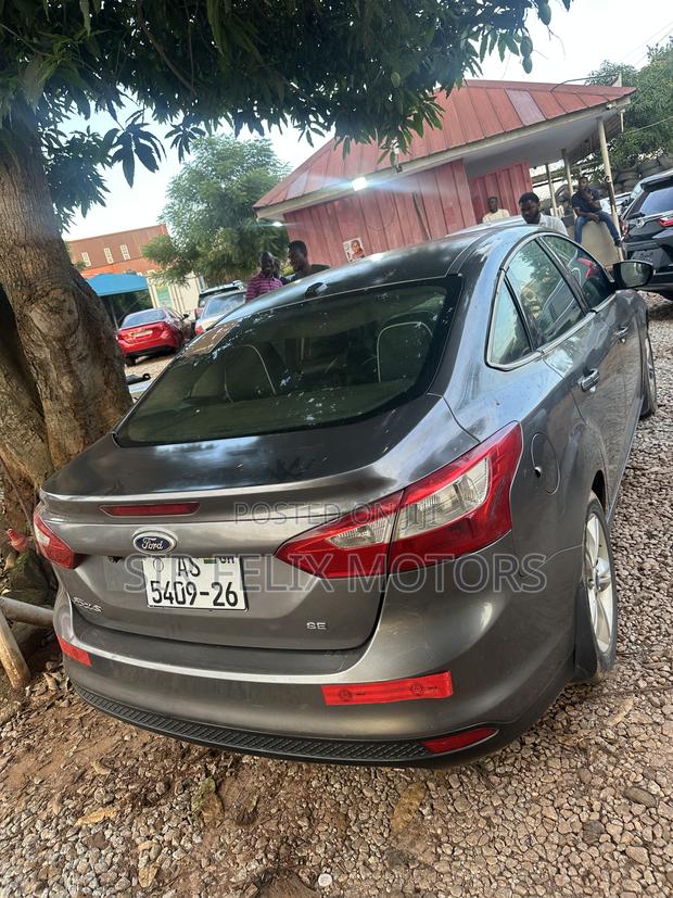 Ford Focus S 4dr Sedan (2.0L 4cyl 5M) 2014 Gray