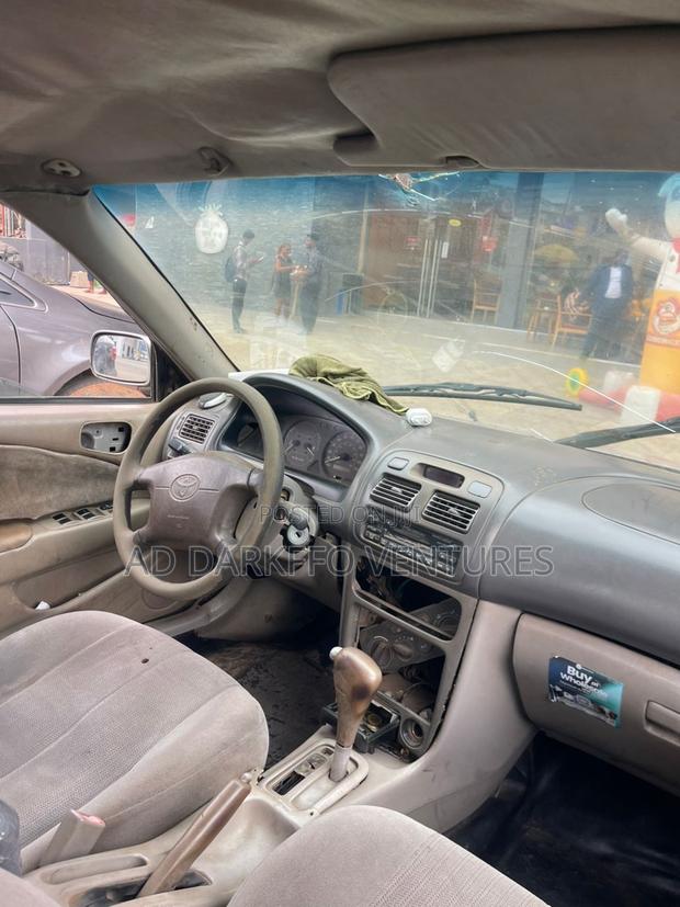 Toyota Corolla 1.4 Sedan 2002 Silver