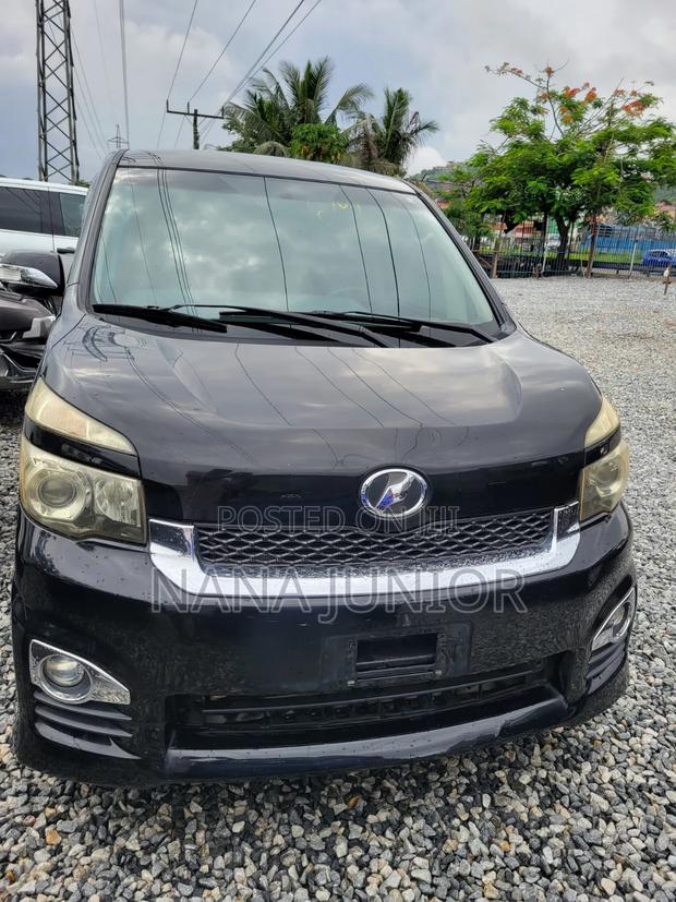 Toyota Voxy 2010 Black