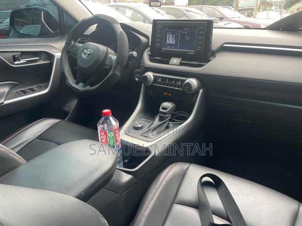 Toyota RAV4 XLE 2022 Gray