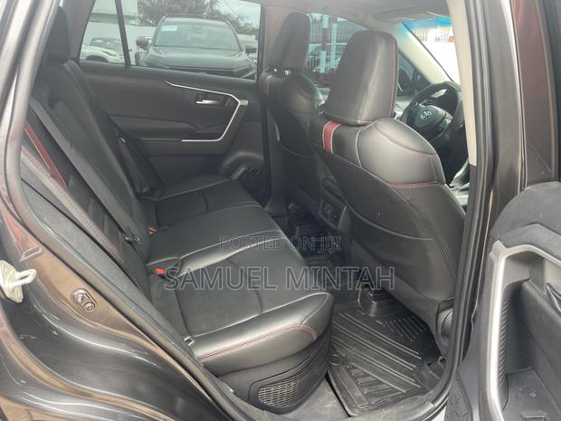 Toyota RAV4 XLE 2022 Gray