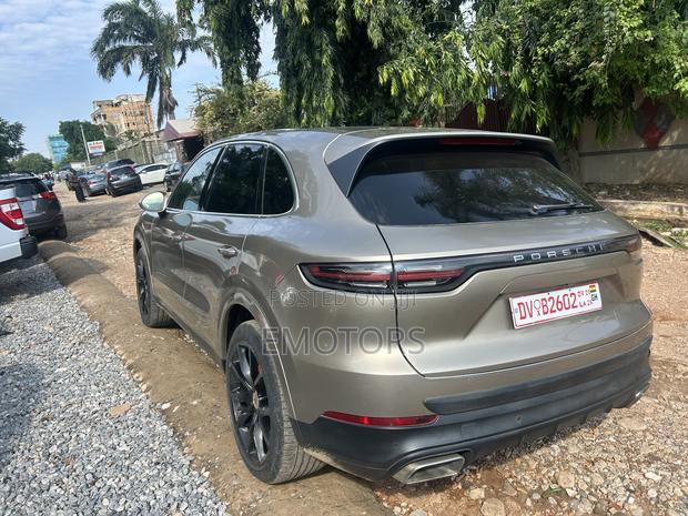 Porsche Cayenne Base AWD 2020 Brown