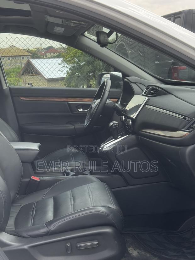 Honda CR-V Touring 4dr SUV AWD (1.5L 4cyl CVT) 2017 White