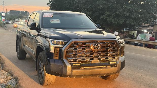 Toyota Tundra Platinum CrewMax 5.5' Bed 2023 Blue