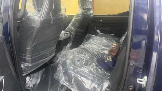 Toyota Tundra Platinum CrewMax 5.5' Bed 2023 Blue