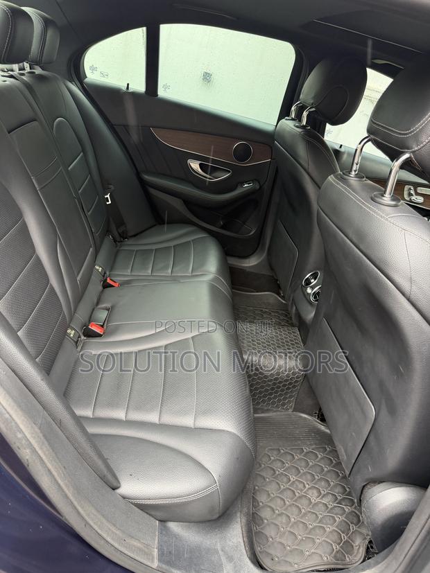 Mercedes-Benz C300 2019 Blue