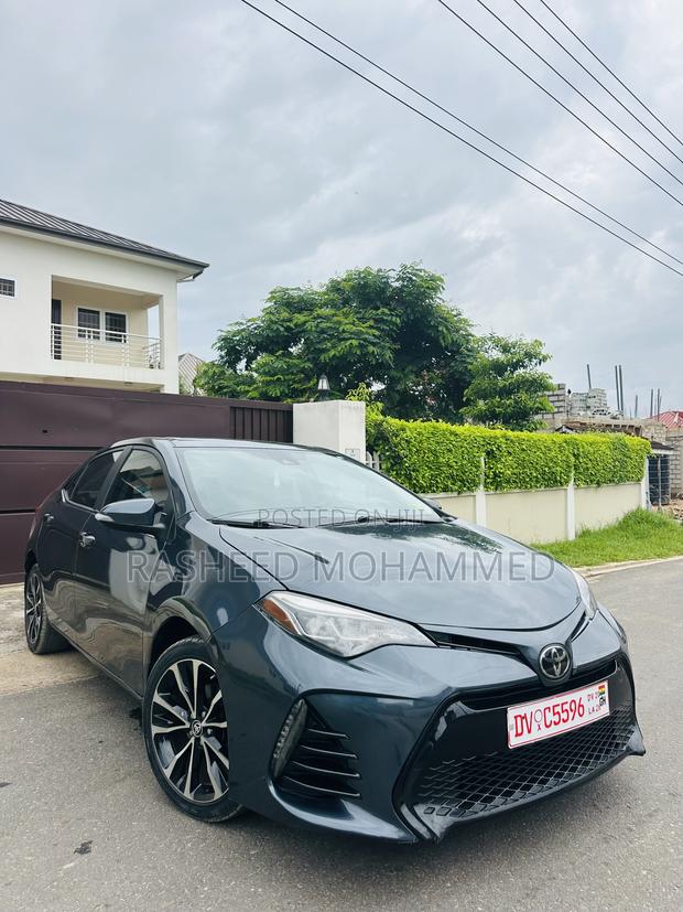 Toyota Corolla SE (1.8L 4cyl 6M) 2018 Gray