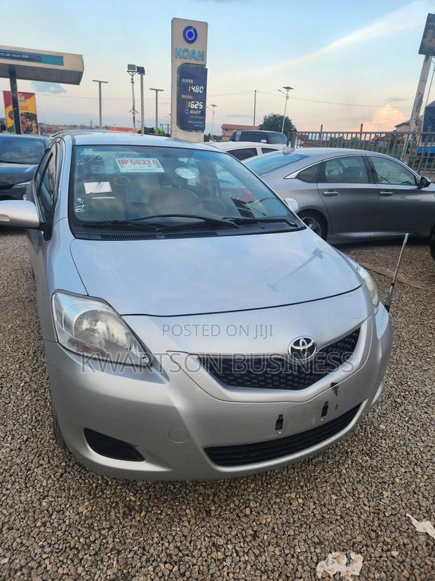 Toyota Belta 2012 Silver