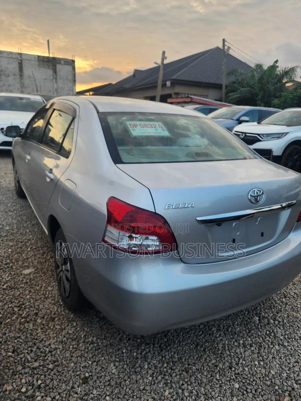 Toyota Belta 2012 Silver