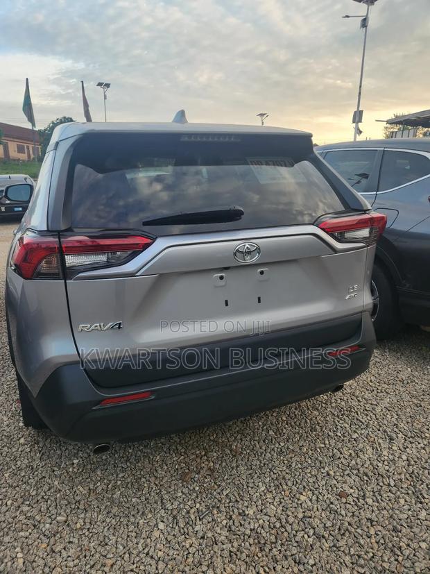 Toyota RAV4 2025 Silver