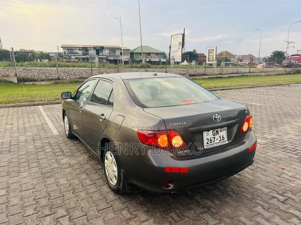 Toyota Corolla 2010 Gray