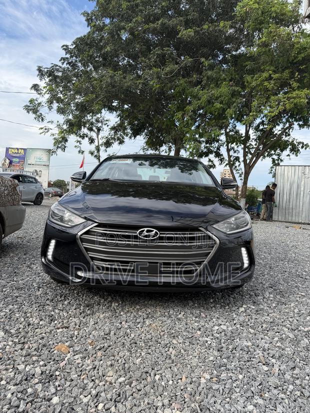 Hyundai Elantra Limited Sedan FWD (2.0L 4cyl 6A) 2017 Black