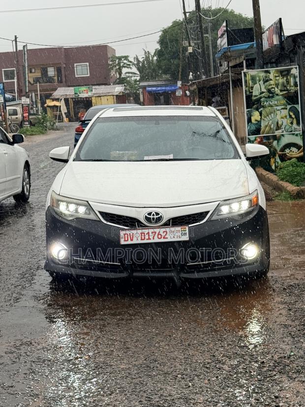 Toyota Camry SE 4dr Sedan (2.5L 4cyl 6A) 2013 White