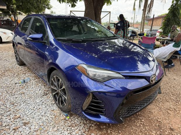 Toyota Corolla LE (1.8L 4cyl 2A) 2018 Blue