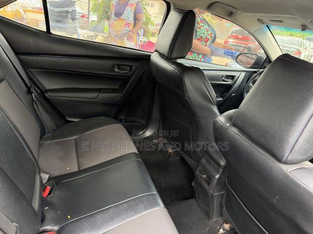 Toyota Corolla LE (1.8L 4cyl 2A) 2018 Blue