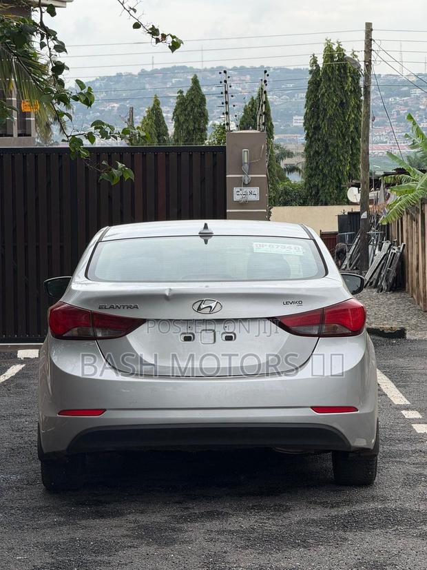 Hyundai Elantra SE Sedan FWD (1.8L 4cyl 6A) 2016 Gray