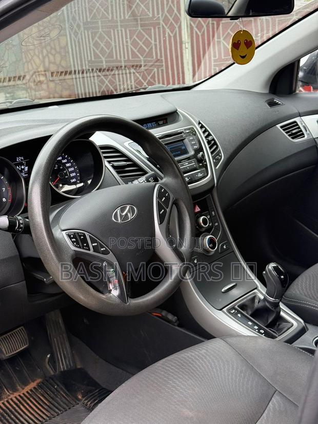 Hyundai Elantra SE Sedan FWD (1.8L 4cyl 6A) 2016 Gray