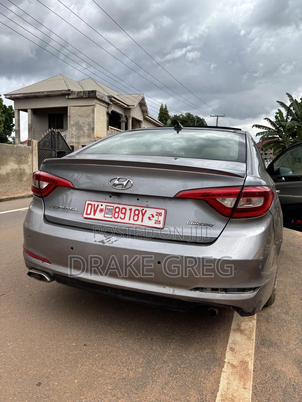 Hyundai Sonata Limited 4dr Sedan (2.4L 4cyl 6A) 2015 Gray