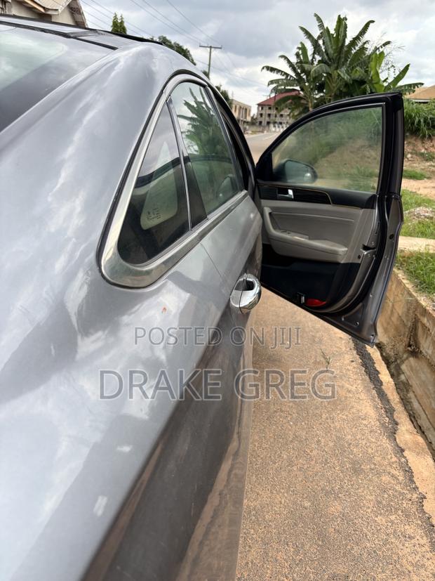 Hyundai Sonata Limited 4dr Sedan (2.4L 4cyl 6A) 2015 Gray