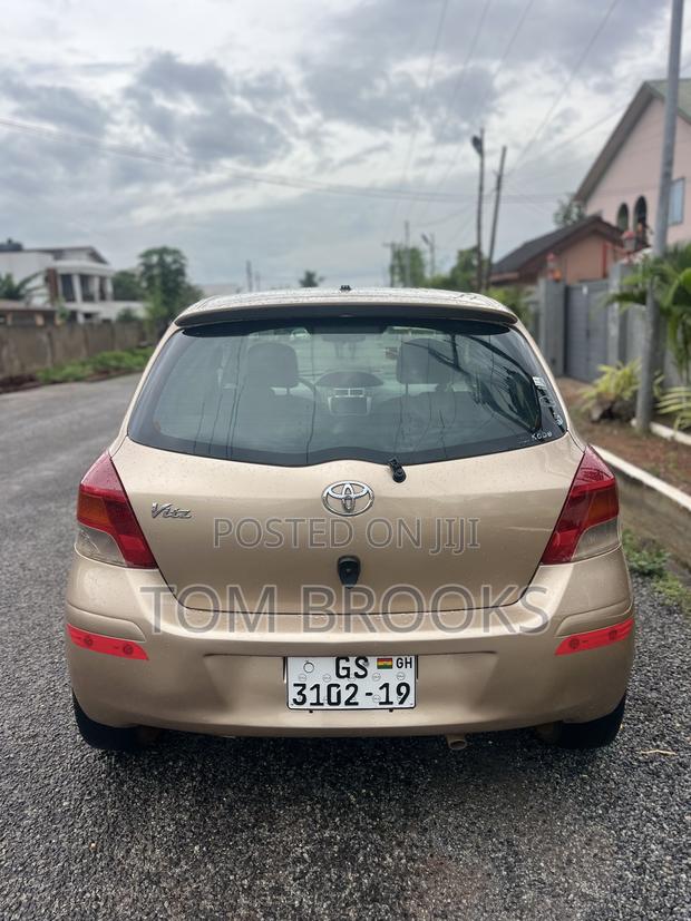 Toyota Vitz 2010 Gold