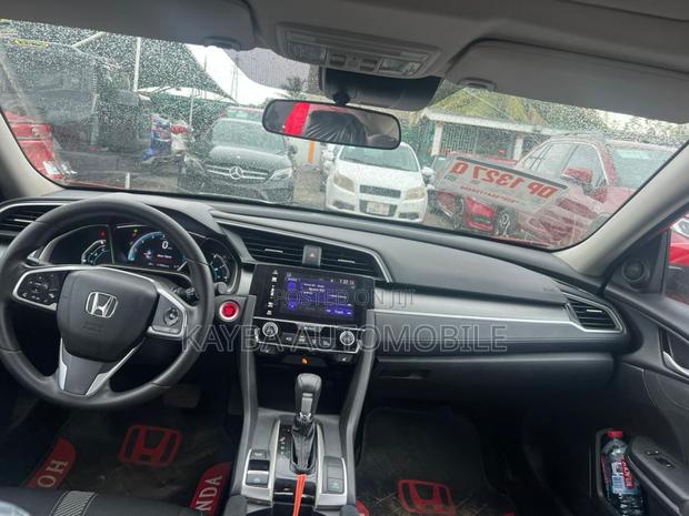 Honda Civic 2018 Red